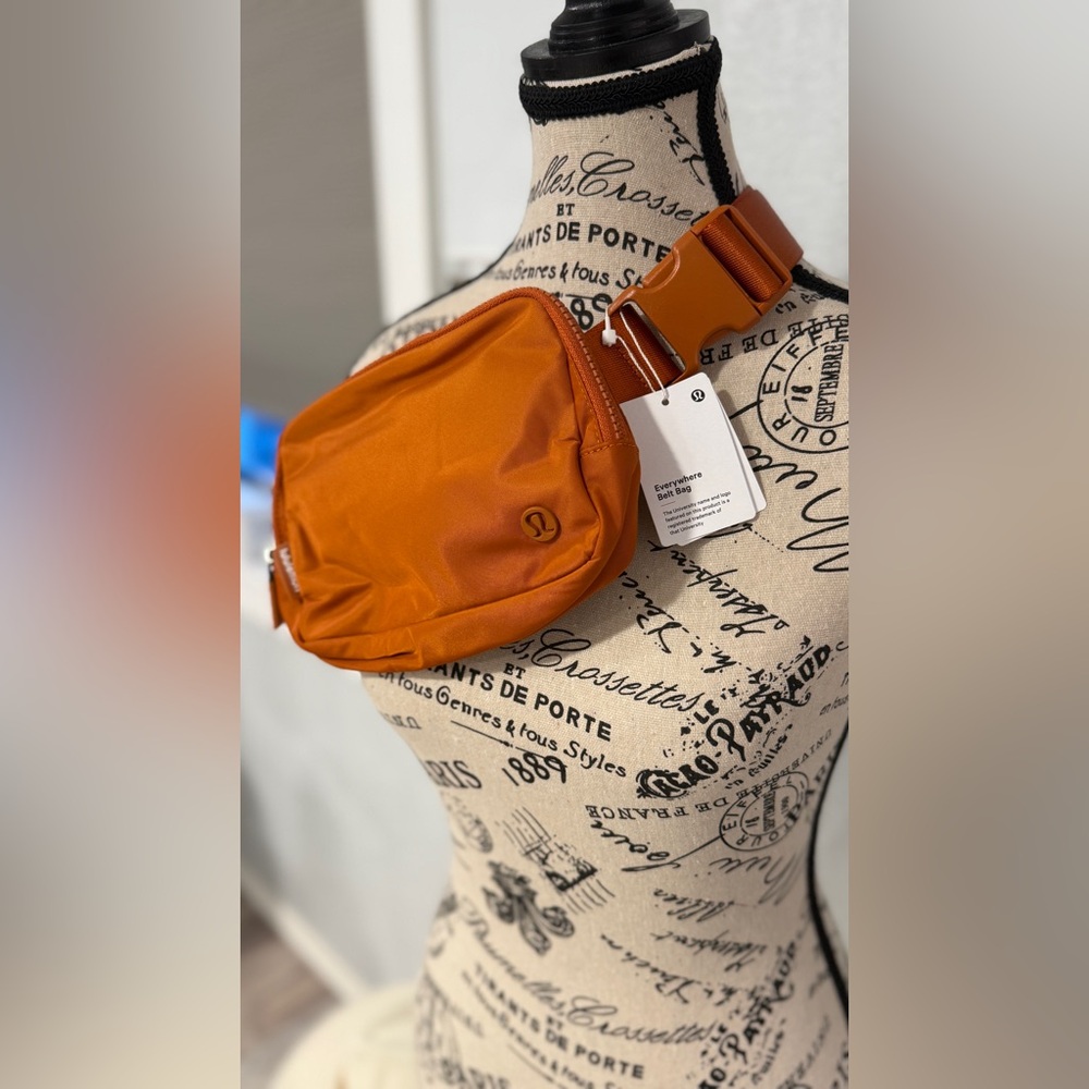 Lululemon Everywhere Belt Bag NWT Burnt Orange Nylon Crossbody Belt Bag - Picture 5 of 9